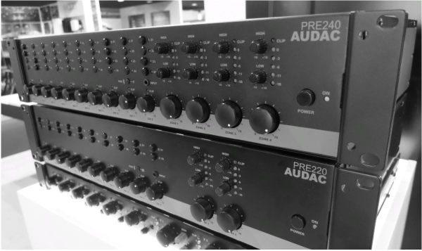 AUDAC PRE220, двухзонный стереофонический матричный микшер-предусилитель